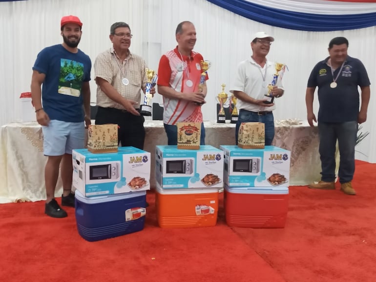 Como hace 10 años, Todo Truco Paraguay (TTP) organiza el torneo de truco deportivo más grande del país, con premios consistentes en productos navideños, copas y medallas.