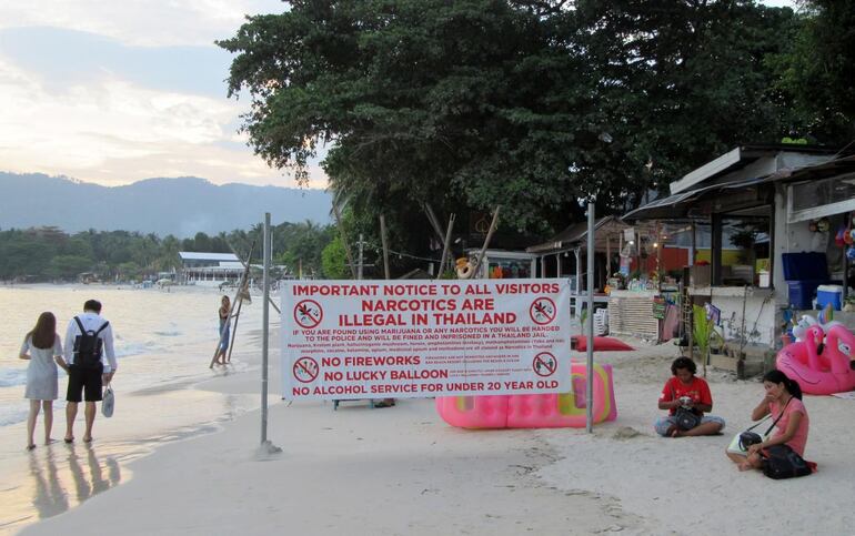 Imagen de archivo de una de las playas de la isla de Samui, que ahora está en crisis por escasez de lluvias.