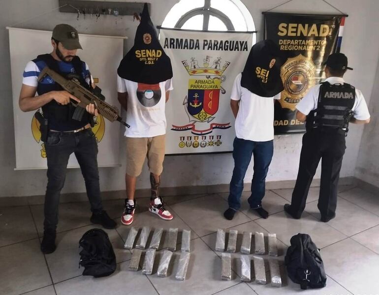 Los detenidos y la marihuana fueron llevados a la base del Área Naval del Este para el procedimiento de rigor.