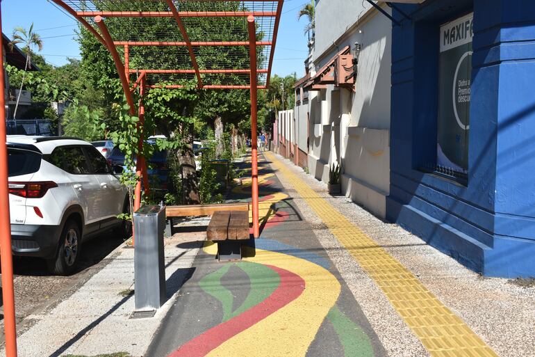 ¿Malaleche? Municipalidad de Encarnación rompió veredas cerca del sambódromo tras el inicio del Carnaval.