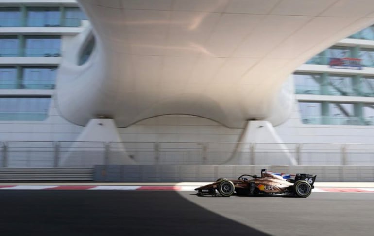 El monoplaza de PHM Racing que conduce Joshua Duerksen en los test de la Fórmula 2 en el circuito de Yas Marina, Emiratos Árabes Unidos.