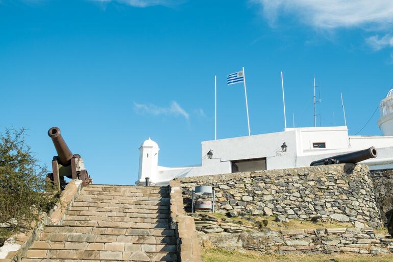 Capitán de la Armada paraguaya Marcial Martínez fue baleado en Fortaleza del Cerro, Uruguay.