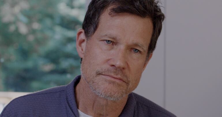 Dylan Walsh interpreta a un atormentado escritor en "Alter Ego".