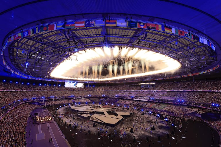 El Estadio de Francia albergó la ceremonia de clausura de los Juegos Olímpicos en la Ciudad de la Luz.