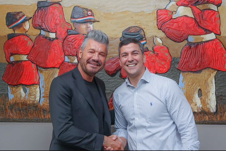 Santiago Peña recibió al conductor argentino Marcelo Tinelli, en una reunión privada.