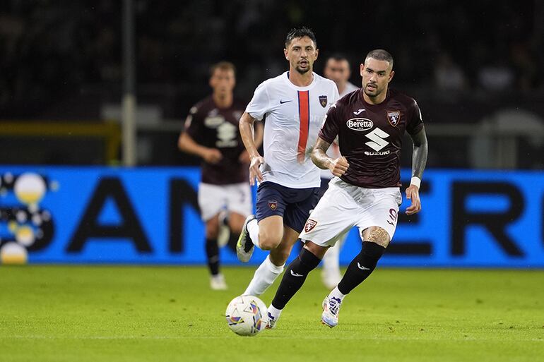 Antonio Sanabria en acción durante el partido de ayer que Torino ganó 2-0 al Cosenza por la Copa Italia. (Foto gentileza del Torino).