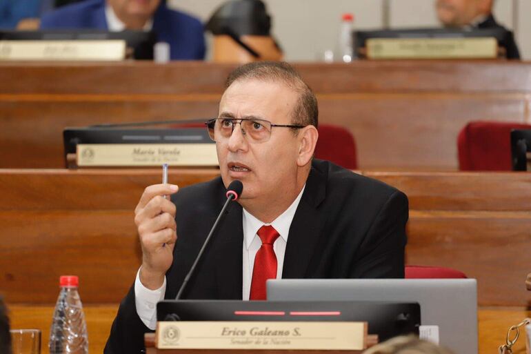 Erico Galeano, senador cartista, acusado de asociación criminal y lavado de dinero proveniente del narcotráfico.