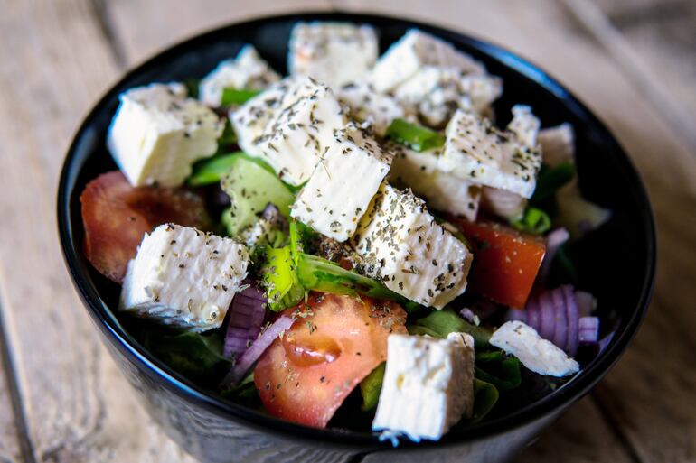 Horiatiki salata o ensalada griega.