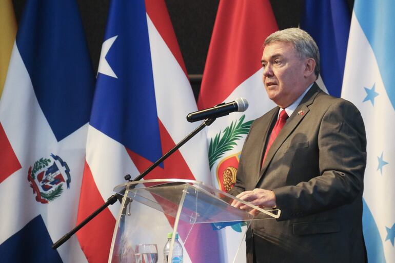 El defensor del Pueblo de Paraguay, Rafael Ávila, habla durante la inauguración de la XIX Asamblea General de la Federación Iberoamericana del Ombudsperson (FIO).