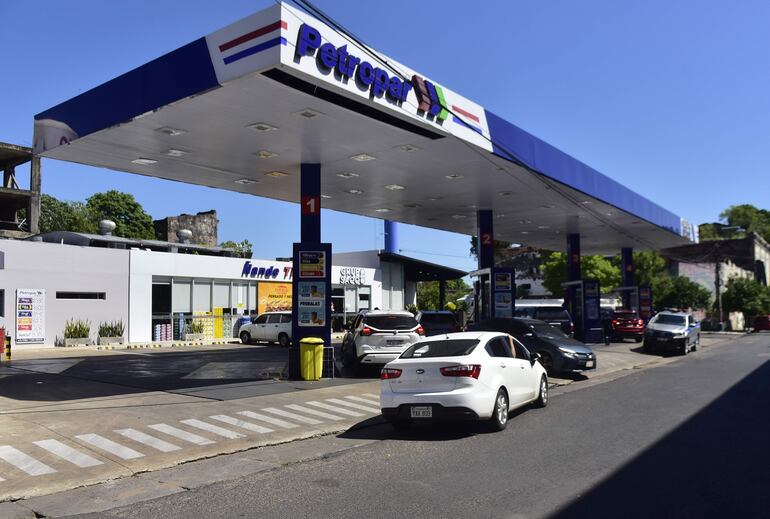 Nueva reducción de precios de los combustibles en Petropar.