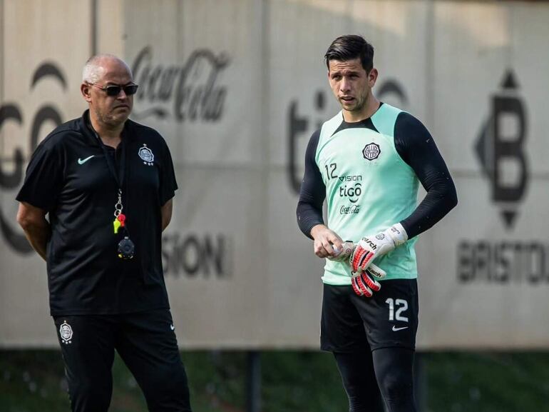 Francisco Arce y Juan Espínola en el entrenamiento de Olimpia.