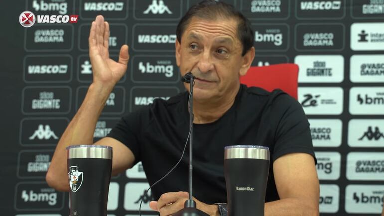 El argentino Ramon Díaz, entrenador de Vasco da Gama, en la conferencia de prensa posterior al partido frente a RB Bragantino por la Serie A de Brasil.