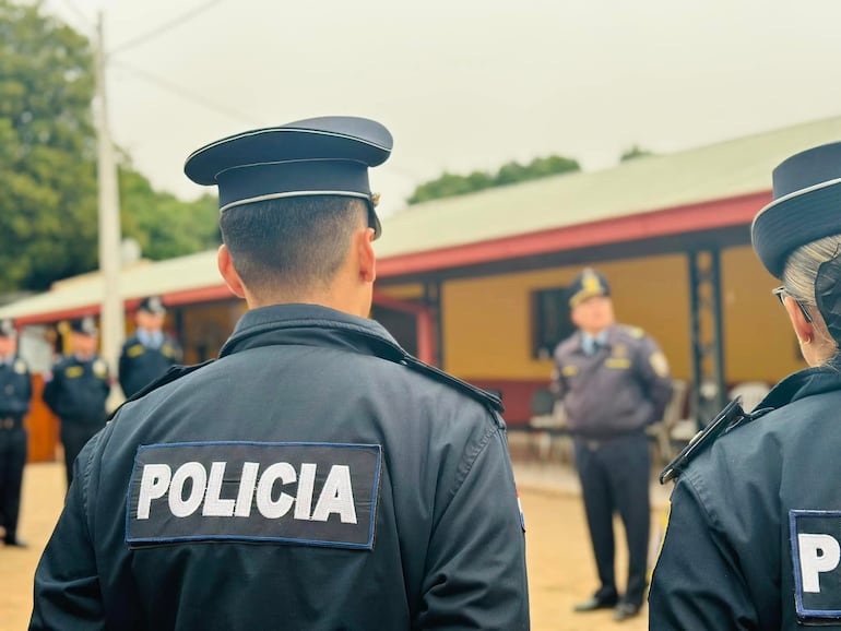 Policía Nacional colegio Coronel Oviedo