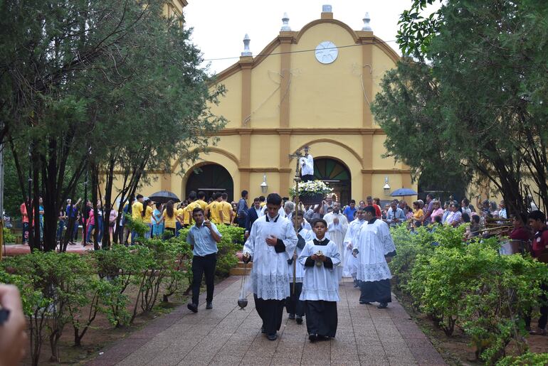 La imagen del santo protector salió de la iglesia parroquial y recorrió las distintas calles de la ciudad