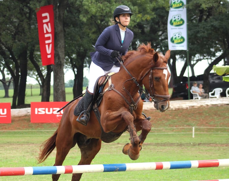 Mónica Orué del Acá Carayá, con Berlin, competirá en el Hípico.