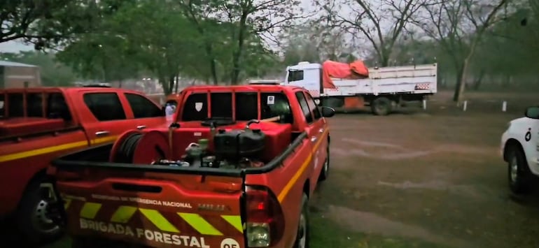 Los bomberos tienen pausa en la lucha contra los incendios, tras las lluvias que se registraron en la zona de Chovoreca.