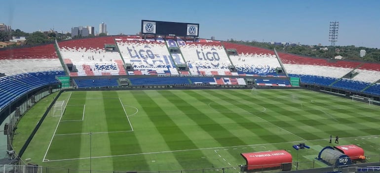 El mosaico en el sector de Platea del Defensores del Chaco para el partido de Paraguay de las Eliminatorias Sudamericanas 2026.