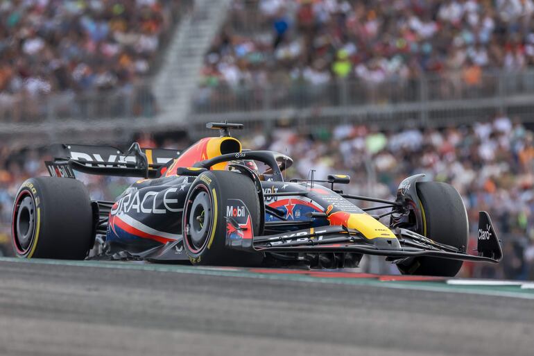 El tricampeón mundial, Max Verstappen, sigue batiendo récords en la máxima categoría. EFE
