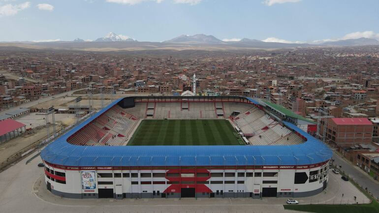 Vista aérea del estadio Municipal de El Alto, en la ciudad de El Alto, Bolivia.