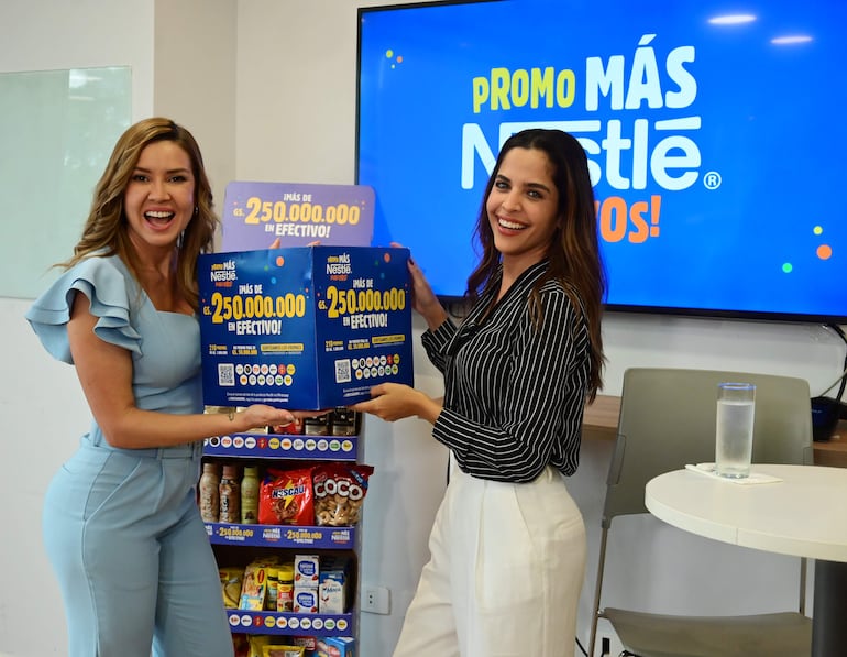 Dallys Ferreira y Adriana Ortiz, jefa de comunicaciones de Nestlé, participaron de la presentación de la promoción "Más Nestlé para vos".