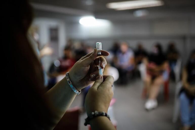 La revista de ciencia especializada The Lancet cumplió ayer jueves 200 años, reivindicando en su bicentenario el mismo “compromiso” para lograr que “la medicina sirva a la sociedad, que el conocimiento transforme la sociedad y que la mejor ciencia lleve a mejores vidas”.