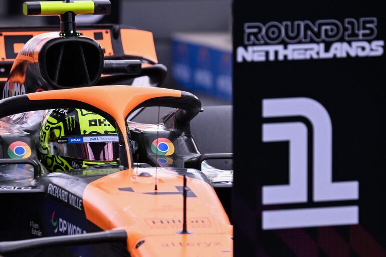 El McLaren del piloto británico Lando Norris en la clasificación del Gran Premio de los Países Bajos en el Circuito de Zandvoort, en Zandvoort, Países Bajos. 