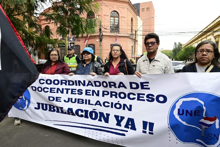 Una de las soluciones financieras sería el aumentar los años de aporte en sectores donde hay mucho desequilibrio como en el sector docente