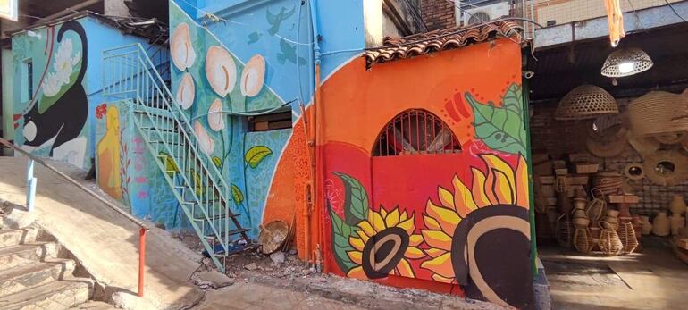 Los murales apartan muchos colores a varios espacios que se mostraban abandonados. 