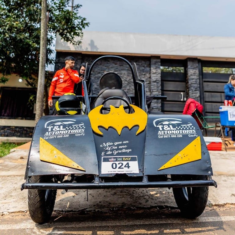 Esta competencia premiará a los pilotos por su velocidad y salto, al mejor auto en creatividad y diseño, y se le evaluará la creatividad y temática grupal.