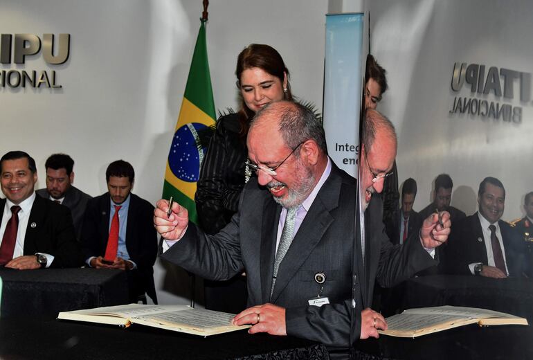 El director paraguayo de Itaipú, Justo Zacarías Irún, obtuvo hoy el acuerdo constitucional de la Cámara de Senadores.