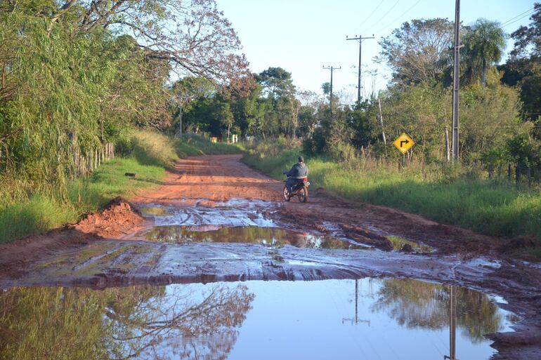 Las constructoras no se preocupan en mantener en buenas condiciones el tramo en construcción.