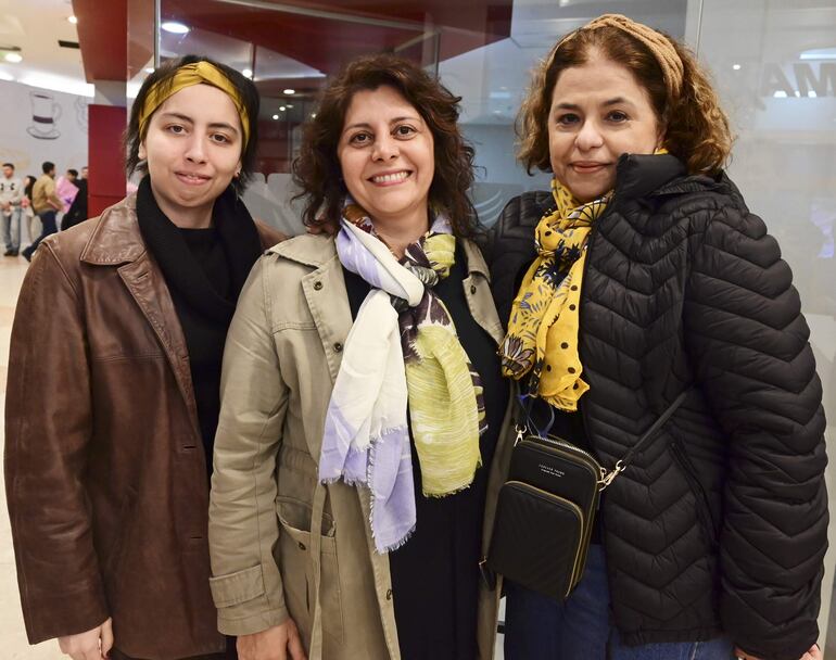 Ana Mcculloch, Laura Pérez y Nora Jiménez.