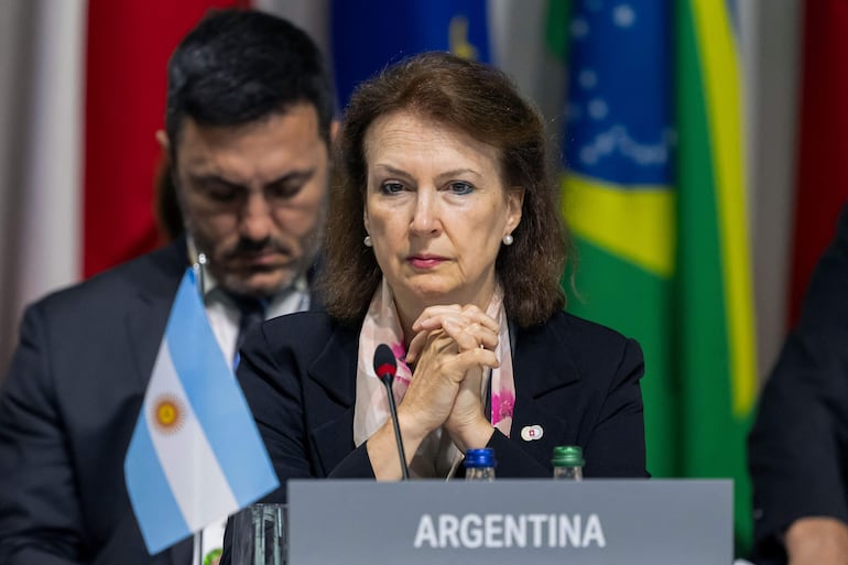 La ministra de Relaciones Exteriores de Argentina, Diana Mondino, presidirá la delegación argentina en al Cumbre del Mercosur. Es ante la ausencia del presidente Javier Milei. (AFP).