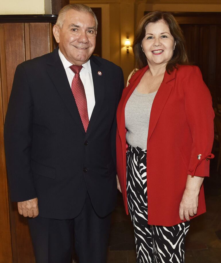 Gral. Alcides Navarro y Eva Esquivel de Navarro.