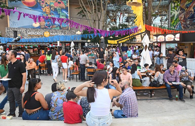 Música y comidas típicas en el San Juan del Barrio Mariscal.