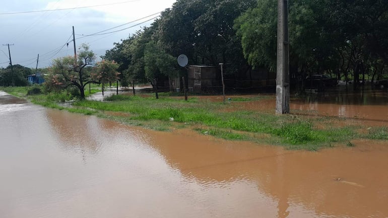 Calles de Villeta completamente anegadas con las lluvias de hoy.