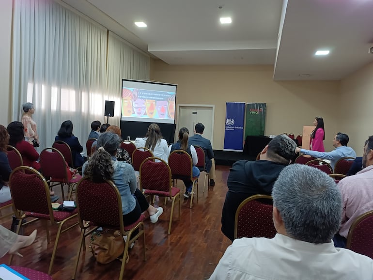 Lina Franco, directora general de Protección de Pueblos Indígenas del Indi, expuso sobre el Consentimiento Libre, Previo e Informado a los pueblos para la implementación de proyectos, el sábado 14 de octubre pasado en un seminario.