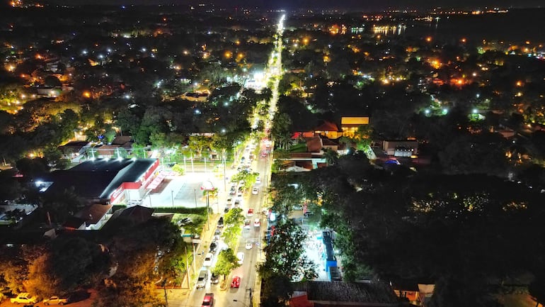 Iluminación realizada por la ANDE en San Bernardino.