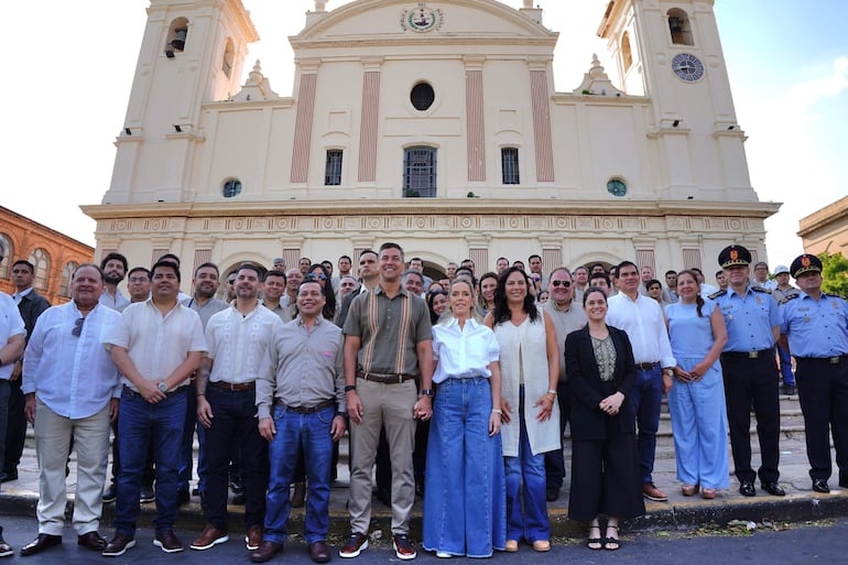 La multitudinaria asistencia que tuvo el acto de inicio del proyecto de subterraneización de conductores de la ANDE, así como de la instalación de un nuevo sistema lumínico en el microcentro capitalino.