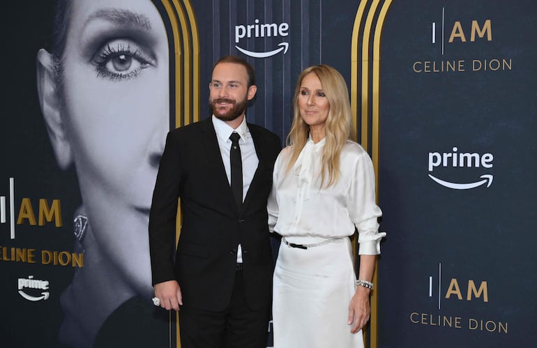 Celine Dion y su Rene-Charles Angelil llegando al estreno del documental en New York. (ANGELA WEISS / AFP)