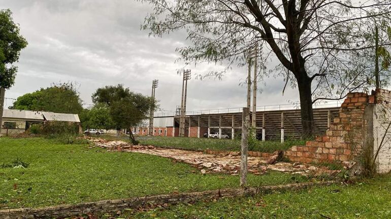 El estadio Ka'arendy del Club General Caballero quedó con varios destrozos.