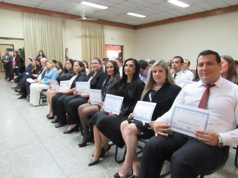 Los nuevos egresados de la maestría en Salud Pública.