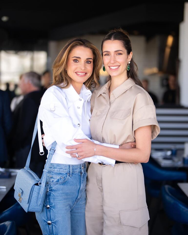 La reina Rania con su nuera Rajwa. (Instagram/Queen Rania)