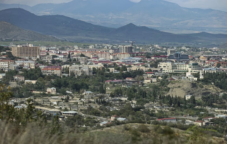 Una visita general de la región de Nagorno-Karabaj, conocida por los armenios como Stepanakert y por azerbaiyanos como Khankendi.