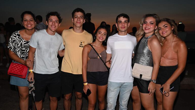 Alexia Jourdan, Pablo Morán, Juanpa Ortiz, Pame Núñez, Sebastián Carrillo, María del Mar Gorman y Pía Meyer.