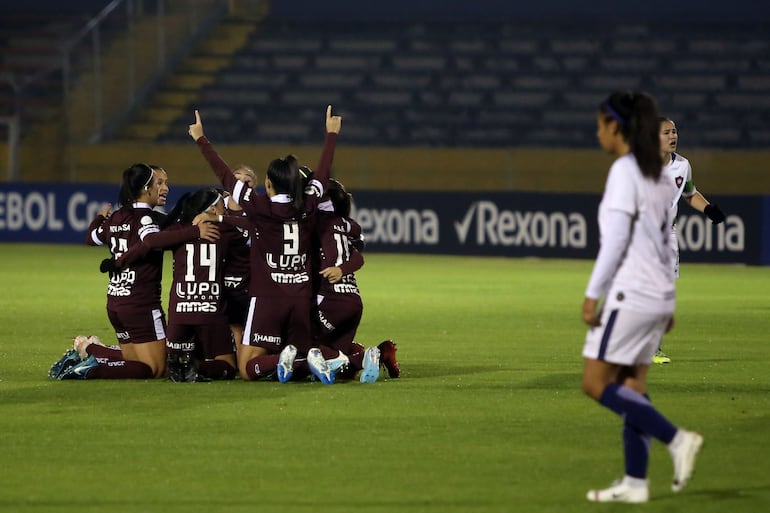 Cerro Porteño, Ferroviária, Copa Libertadores.