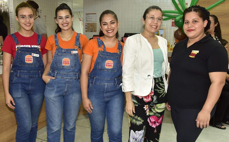 Vania Aquino, Rocío Barreto, Magalí Candia, Evelyn Mongay y Paola Pérez.