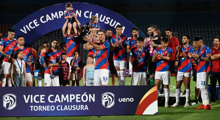 Cerro Porteño se acostumbró a los subcampeonatos, este año se quedó con los dos, tal cual pasó el año pasado en ambos torneos.