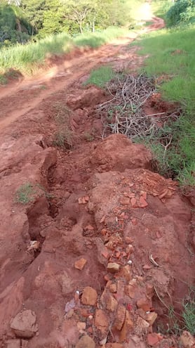 Calles destrozadas se observan en distintos lugares del distrito de Curuguaty, tras las últimas lluvias