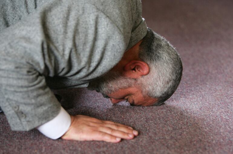 Ismail Haniyeh rezando en una mezquita de la Ciudad de Gaza en febrero de 2007.